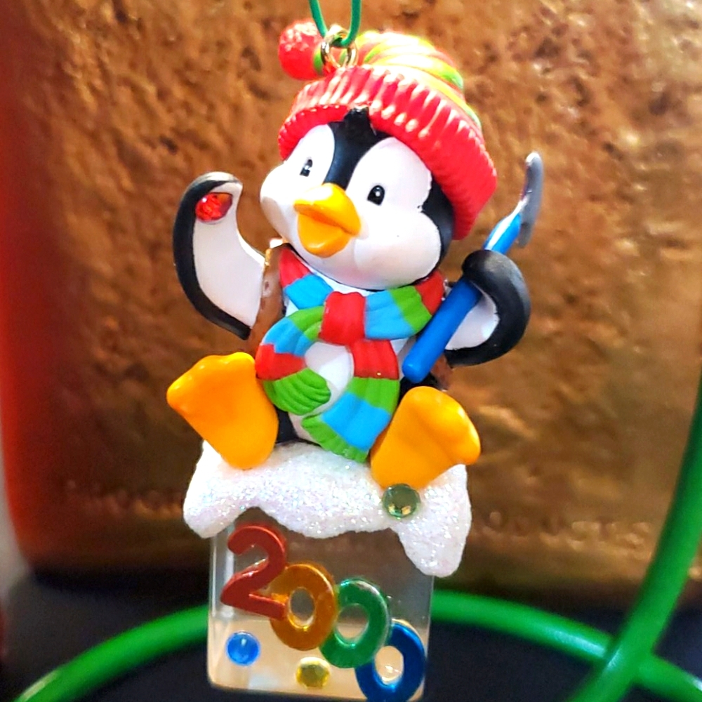 CARLTON CARDS ICE PALS PENGUIN DATED 2000